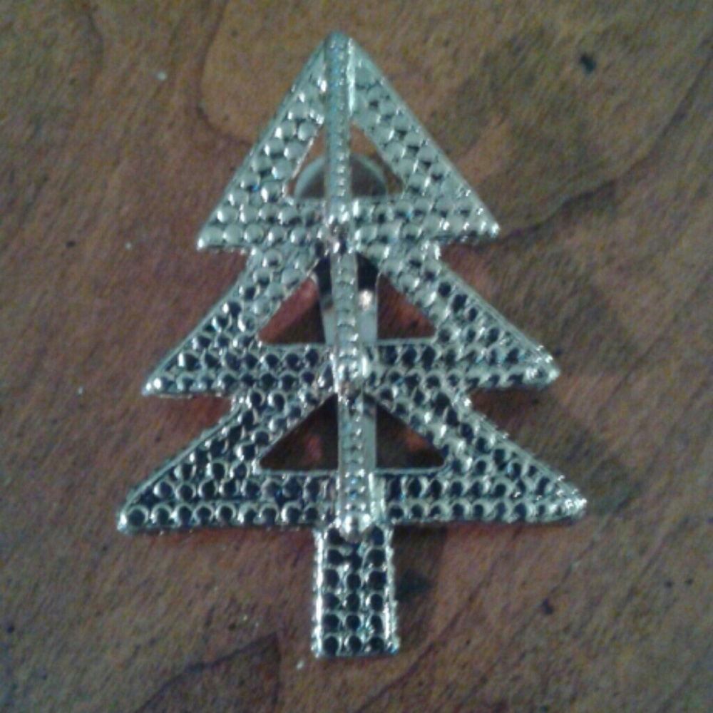 John Hardy 3D Christmas tree clip for Neiman Marcus